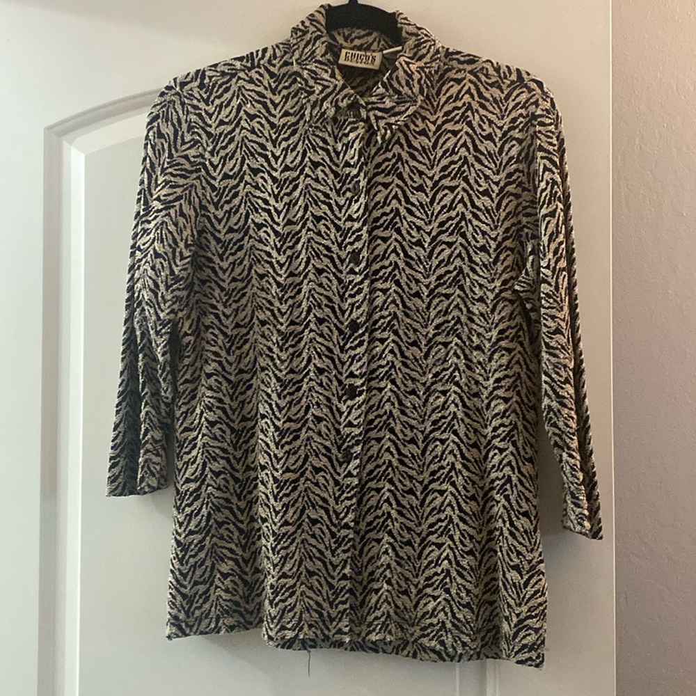 Chicos size 0 blouse. Nylon, Polyester, Spandex. Slightly worn. Black/cream.